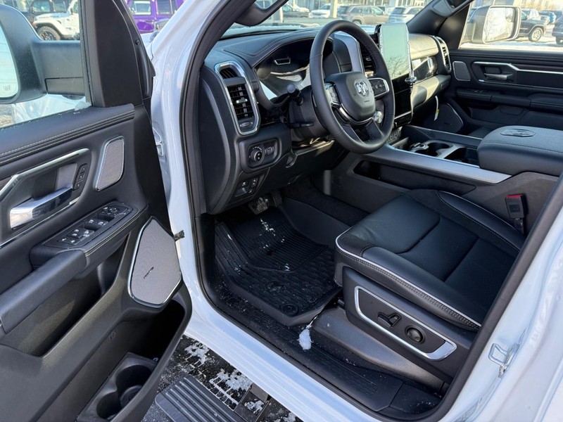 Ram 1500 Vehicle Full-screen Gallery Image 17