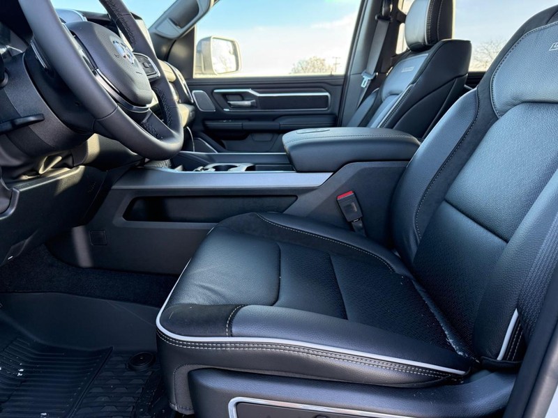 Ram 1500 Vehicle Full-screen Gallery Image 18