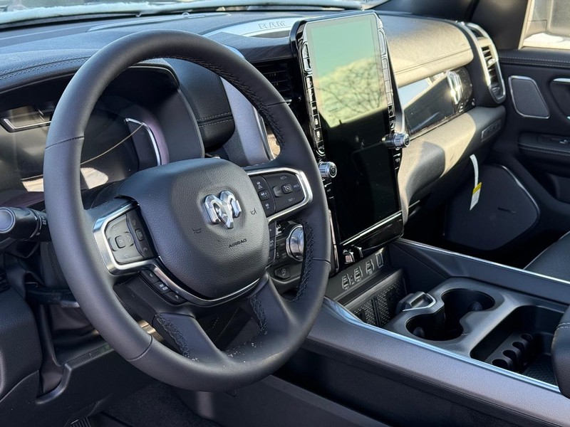 Ram 1500 Vehicle Full-screen Gallery Image 19