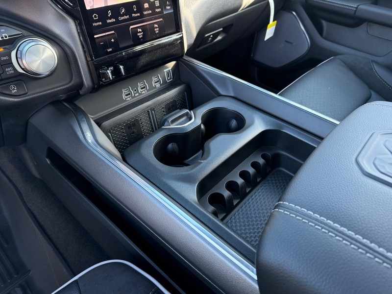 Ram 1500 Vehicle Full-screen Gallery Image 25