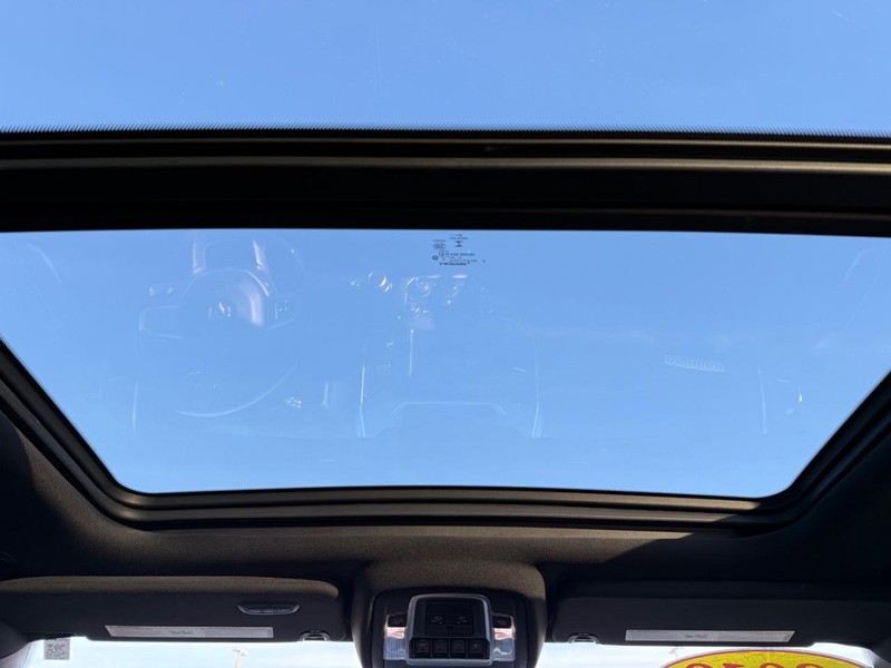 Ram 1500 Vehicle Full-screen Gallery Image 12