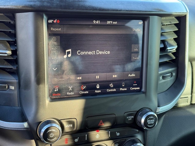 Ram 1500 Vehicle Full-screen Gallery Image 24