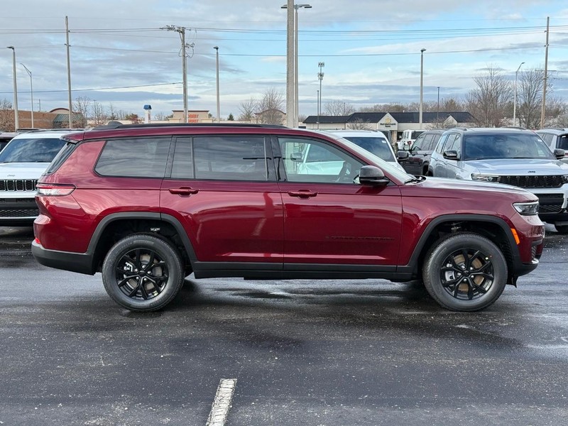 Jeep Grand Cherokee L Vehicle Full-screen Gallery Image 2