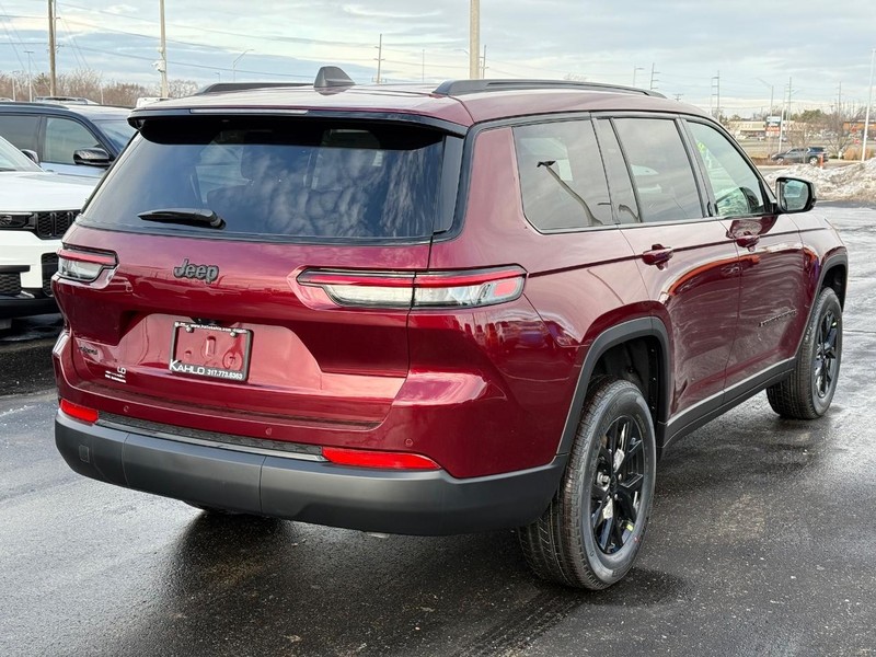 Jeep Grand Cherokee L Vehicle Full-screen Gallery Image 3