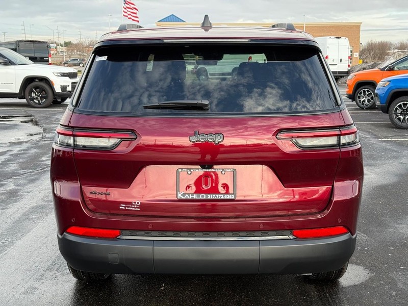 Jeep Grand Cherokee L Vehicle Full-screen Gallery Image 4