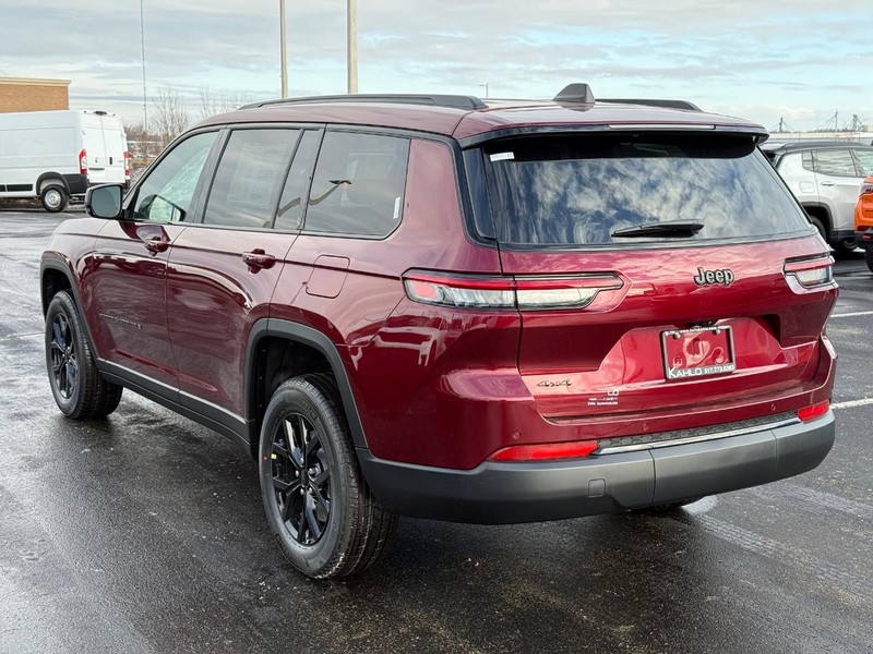 Jeep Grand Cherokee L Vehicle Full-screen Gallery Image 5