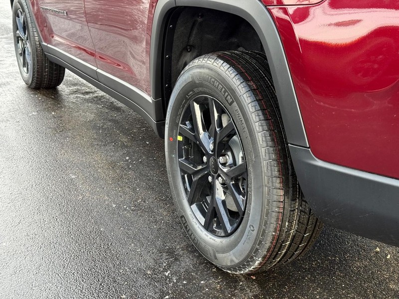 Jeep Grand Cherokee L Vehicle Full-screen Gallery Image 6