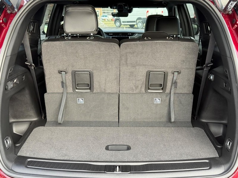 Jeep Grand Cherokee L Vehicle Full-screen Gallery Image 7