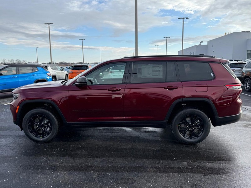 Jeep Grand Cherokee L Vehicle Full-screen Gallery Image 9