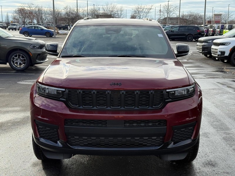 Jeep Grand Cherokee L Vehicle Full-screen Gallery Image 11