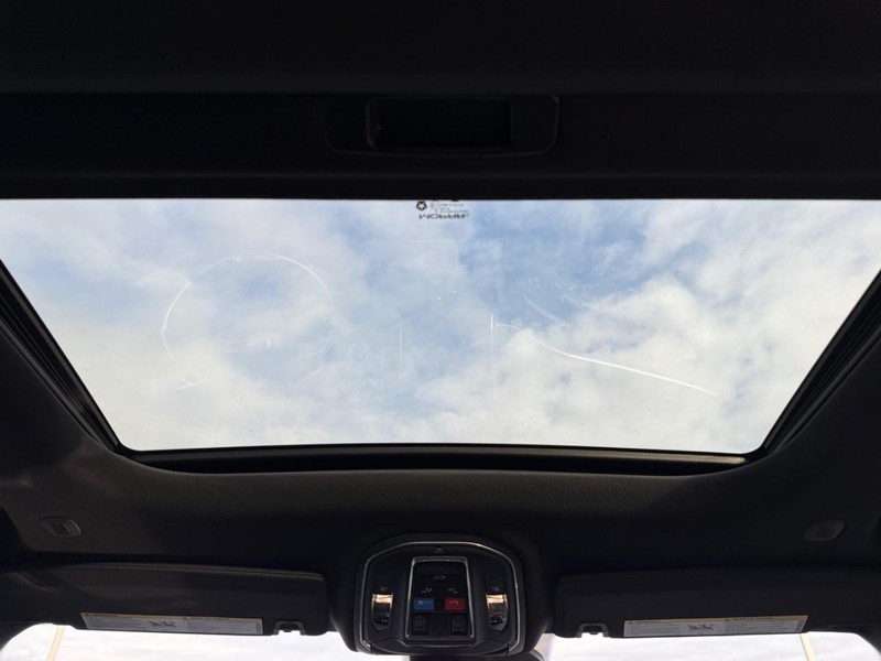 Jeep Grand Cherokee L Vehicle Full-screen Gallery Image 15