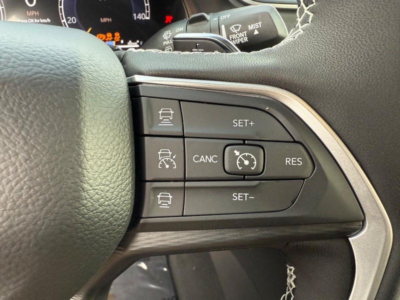 Jeep Grand Cherokee L Vehicle Full-screen Gallery Image 24