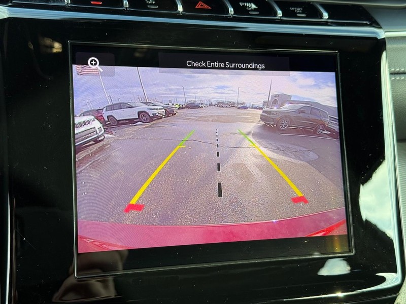 Jeep Grand Cherokee L Vehicle Full-screen Gallery Image 28