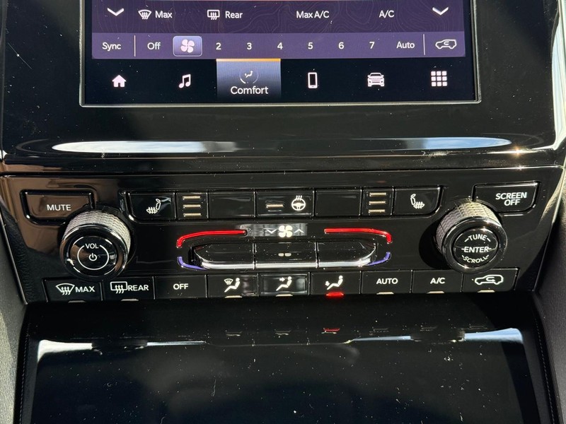 Jeep Grand Cherokee L Vehicle Full-screen Gallery Image 29