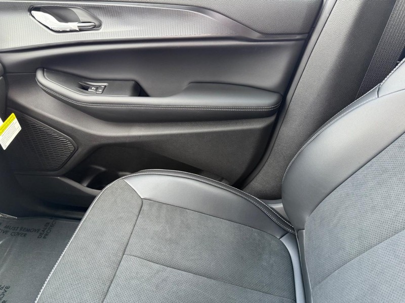 Jeep Grand Cherokee L Vehicle Full-screen Gallery Image 31