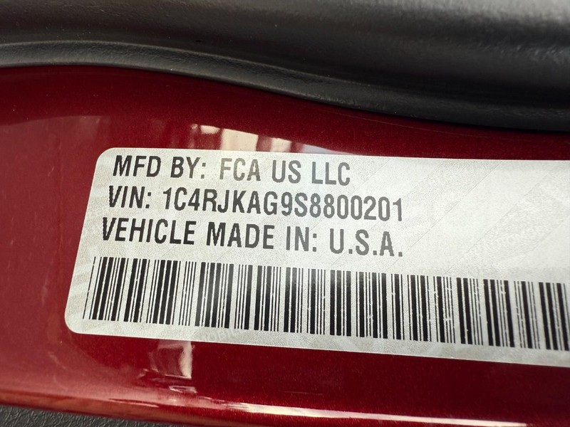 Jeep Grand Cherokee L Vehicle Full-screen Gallery Image 36