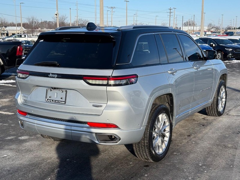 Jeep Grand Cherokee Vehicle Full-screen Gallery Image 3