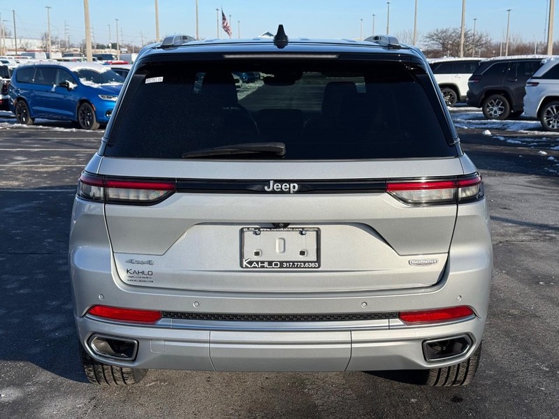 Jeep Grand Cherokee Vehicle Full-screen Gallery Image 4