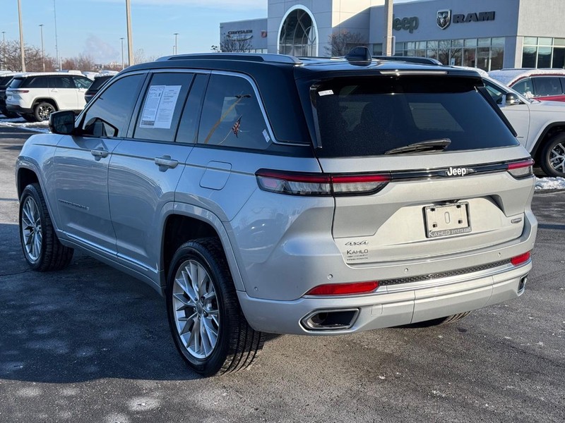 Jeep Grand Cherokee Vehicle Full-screen Gallery Image 5