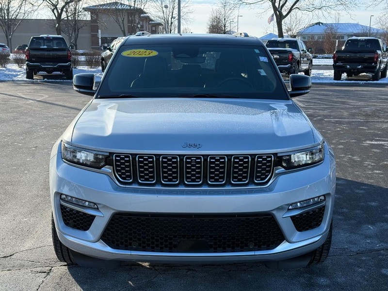 Jeep Grand Cherokee Vehicle Full-screen Gallery Image 10