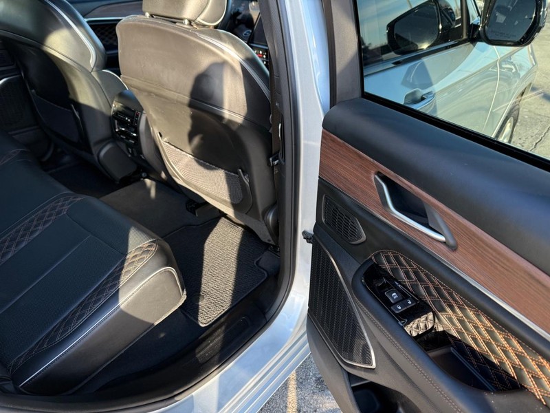 Jeep Grand Cherokee Vehicle Full-screen Gallery Image 12