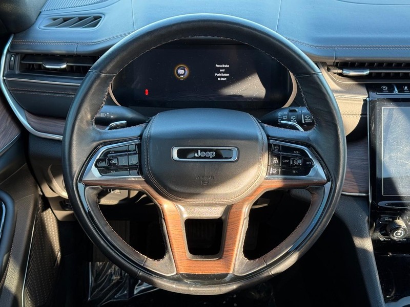 Jeep Grand Cherokee Vehicle Full-screen Gallery Image 15