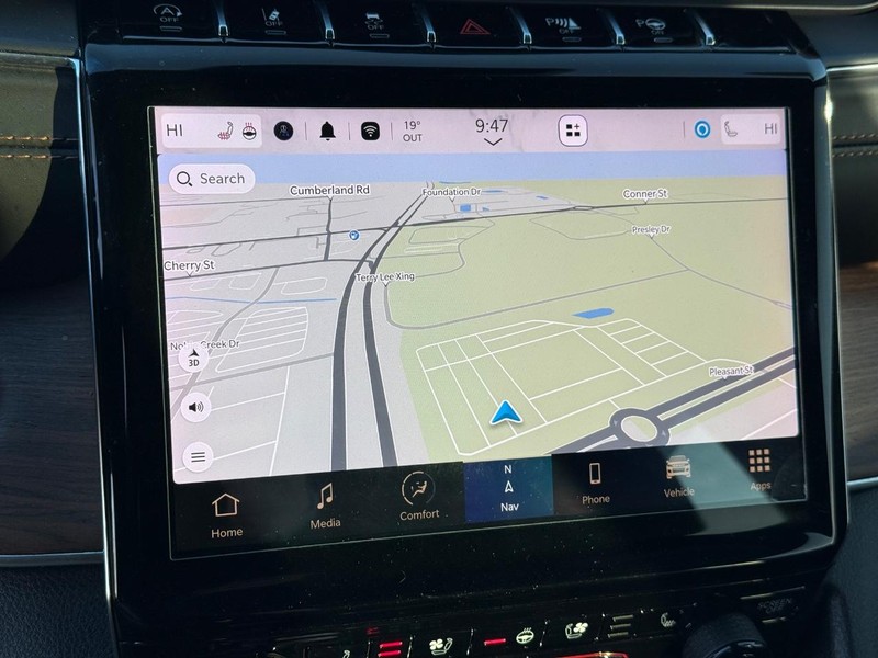 Jeep Grand Cherokee Vehicle Full-screen Gallery Image 25