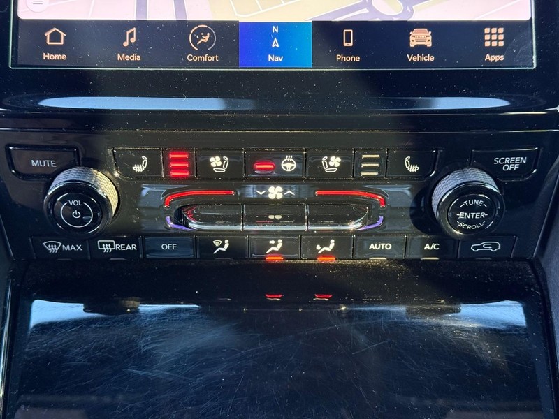 Jeep Grand Cherokee Vehicle Full-screen Gallery Image 27