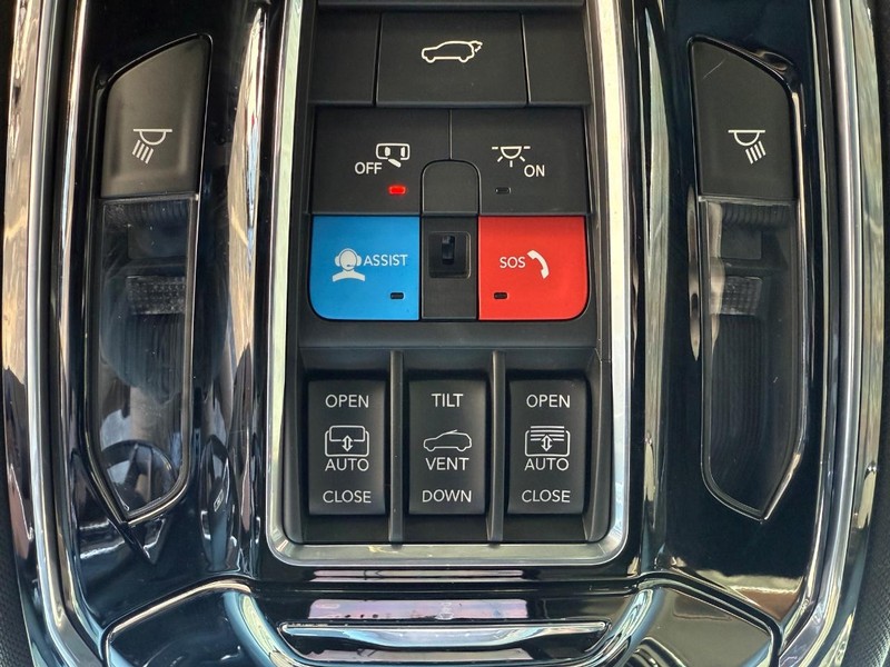 Jeep Grand Cherokee Vehicle Full-screen Gallery Image 30