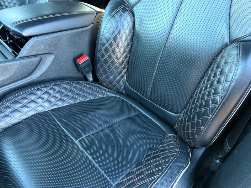 Jeep Grand Cherokee Vehicle Full-screen Gallery Image 33