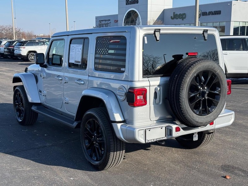 Jeep Wrangler Vehicle Full-screen Gallery Image 5