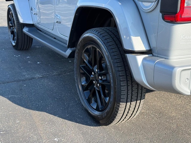 Jeep Wrangler Vehicle Full-screen Gallery Image 6