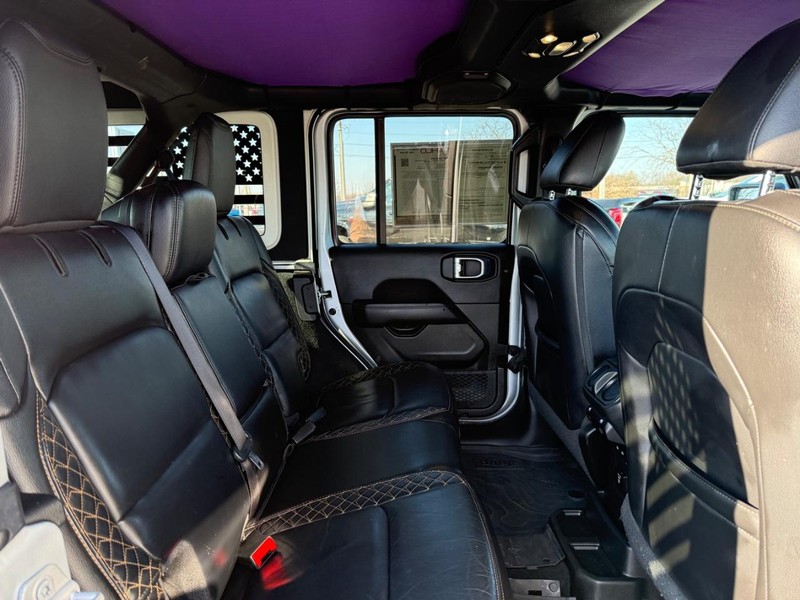 Jeep Wrangler Vehicle Full-screen Gallery Image 10