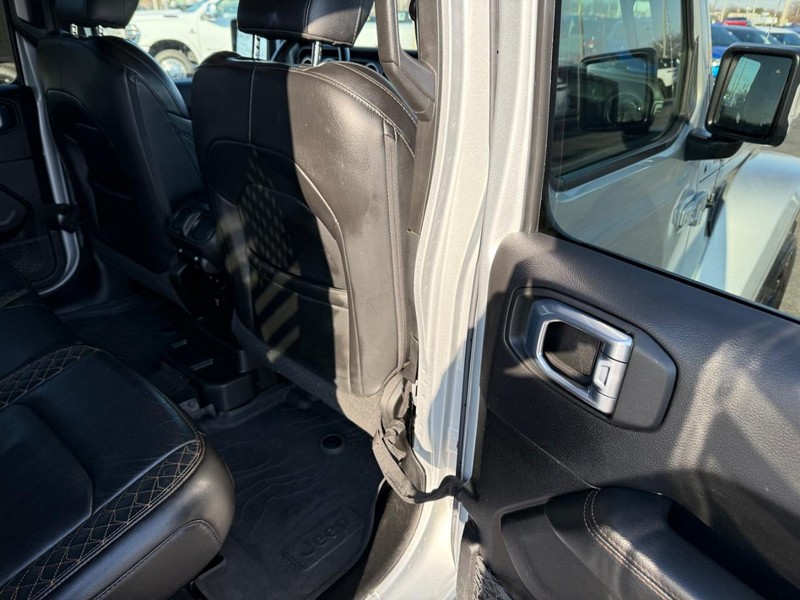 Jeep Wrangler Vehicle Full-screen Gallery Image 11