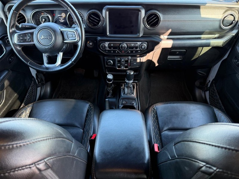 Jeep Wrangler Vehicle Full-screen Gallery Image 12