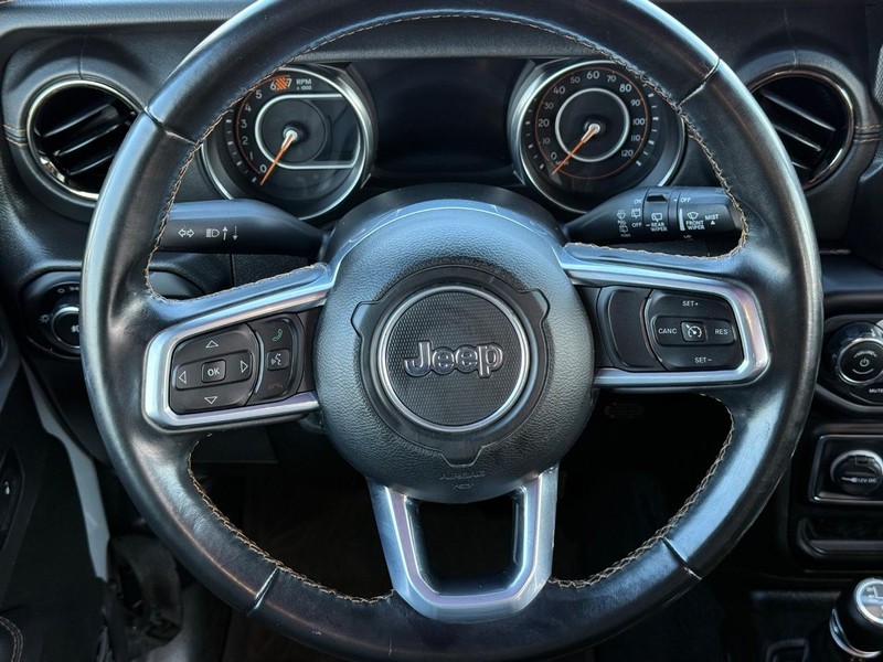 Jeep Wrangler Vehicle Full-screen Gallery Image 13