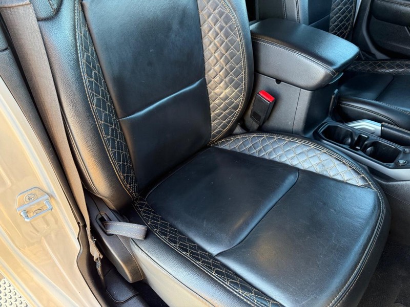 Jeep Wrangler Vehicle Full-screen Gallery Image 15