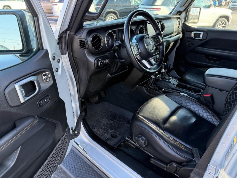 Jeep Wrangler Vehicle Full-screen Gallery Image 16