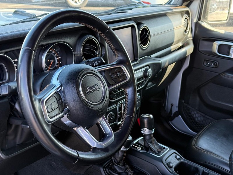 Jeep Wrangler Vehicle Full-screen Gallery Image 18