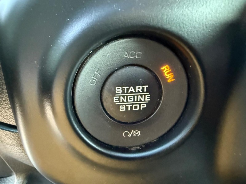 Jeep Wrangler Vehicle Full-screen Gallery Image 21