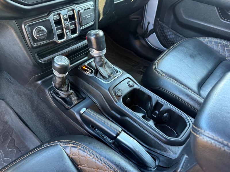 Jeep Wrangler Vehicle Full-screen Gallery Image 25