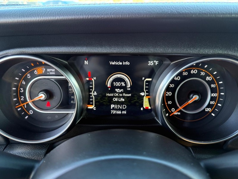 Jeep Wrangler Vehicle Full-screen Gallery Image 27