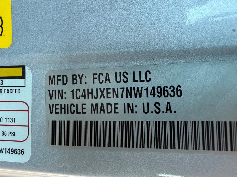 Jeep Wrangler Vehicle Full-screen Gallery Image 30