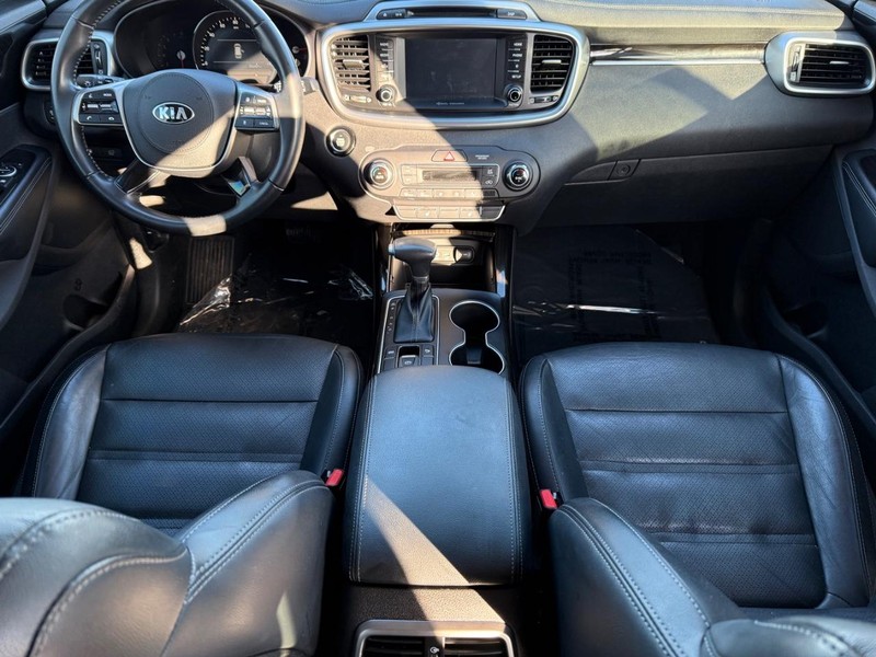 Kia Sorento Vehicle Full-screen Gallery Image 13