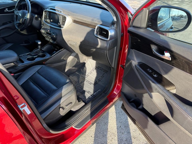 Kia Sorento Vehicle Full-screen Gallery Image 15