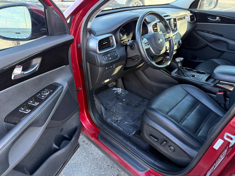 Kia Sorento Vehicle Full-screen Gallery Image 17