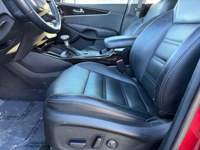 Kia Sorento Vehicle Full-screen Gallery Image 18