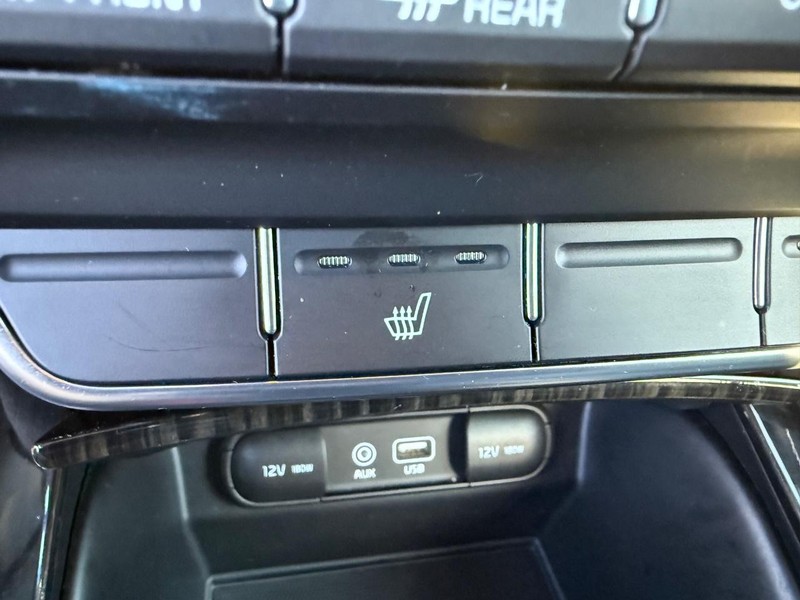 Kia Sorento Vehicle Full-screen Gallery Image 23