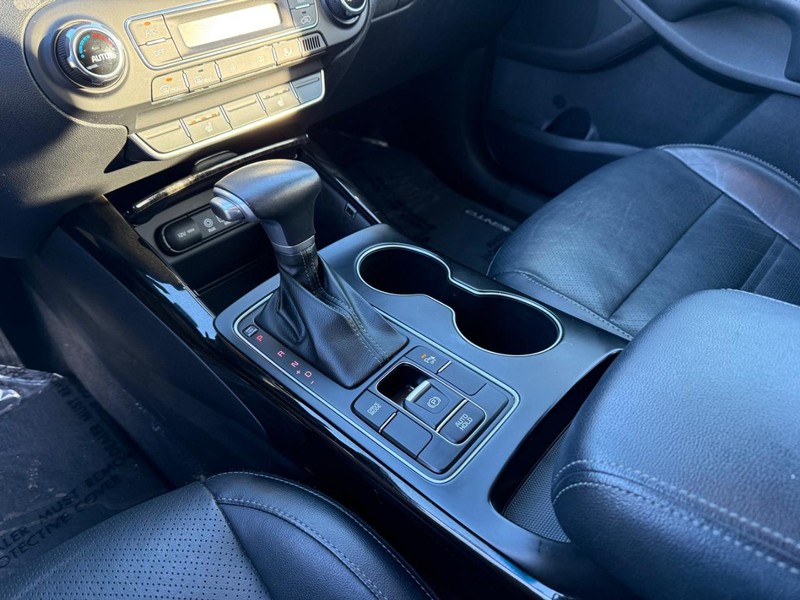 Kia Sorento Vehicle Full-screen Gallery Image 27