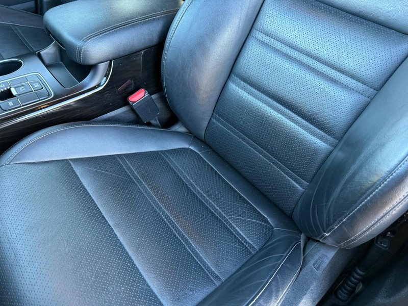 Kia Sorento Vehicle Full-screen Gallery Image 31